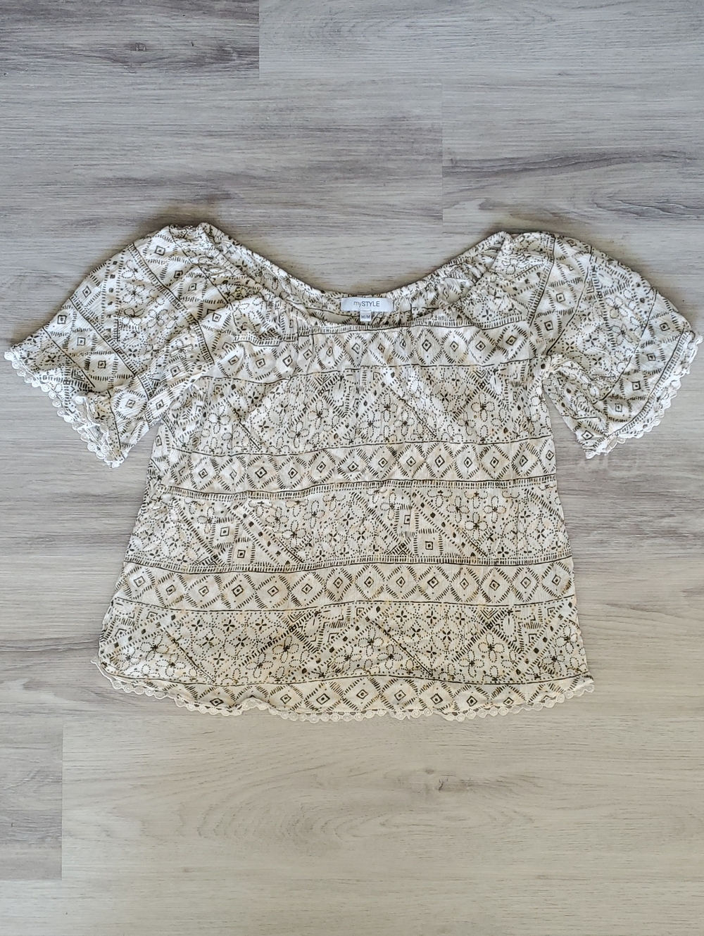 5/$35💐 Size M - Boho Cream With Olive Green Details Summer Blouse - MyStyle